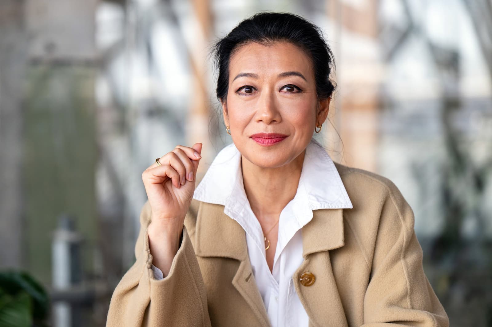 Sue Vloet-Cheng looking at you calmly and kindly